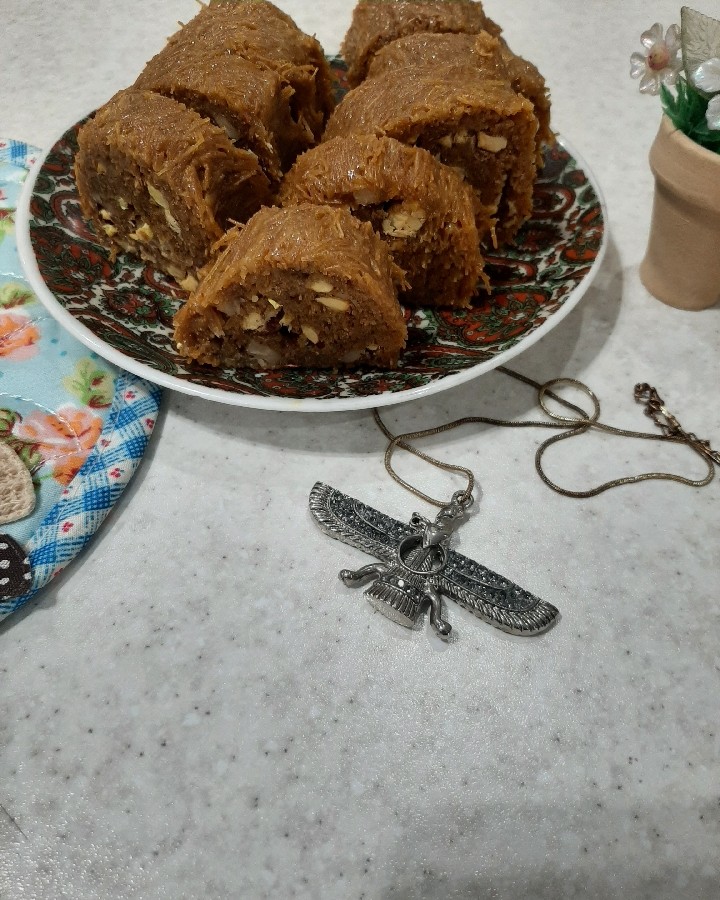 عکس باقلوا شعریه (همون شیرینی رشته ای قدیم خودمون)