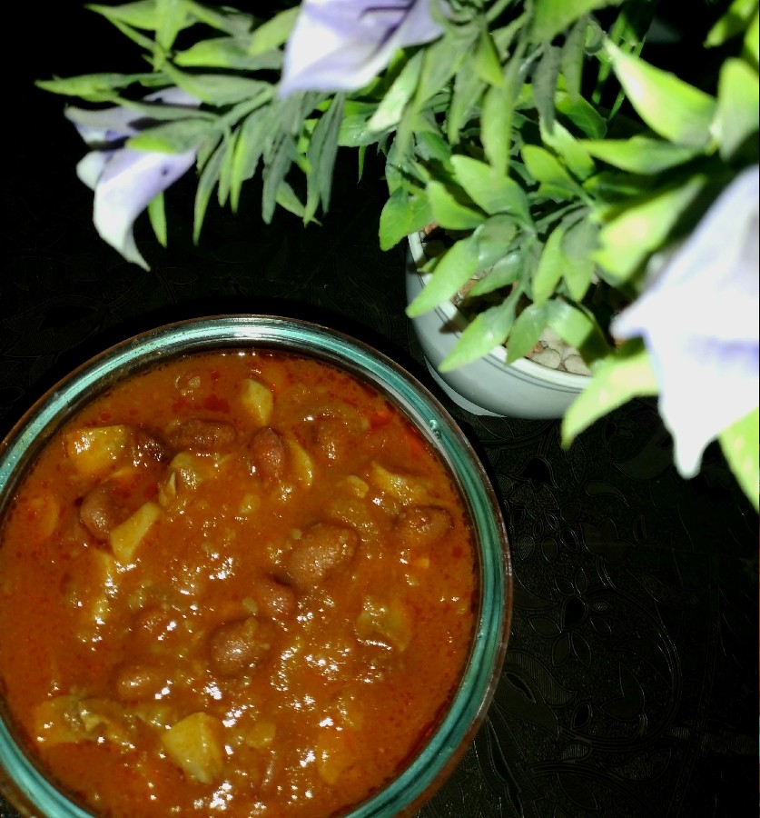 عکس خوراک لوبیا چیتی با قارچ