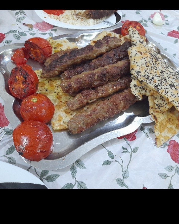 کوبیده زغالی محبوب پز هرچی از طعم وتردیش بگم کم گفتم پاپیون جان پست اولم لطفا قبول کن