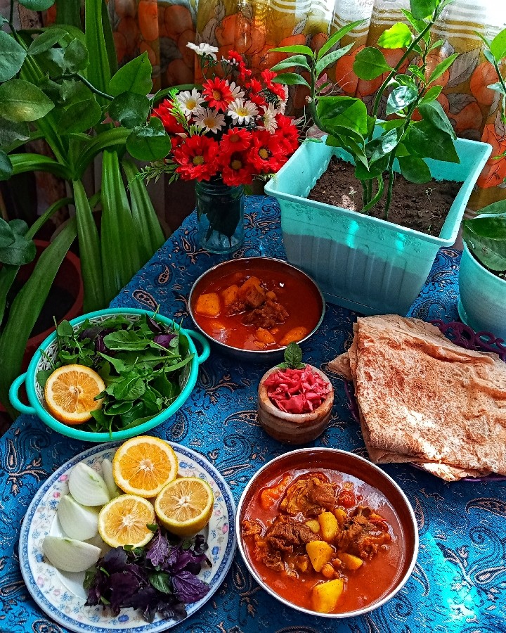 عکس آبگوشت با نان محلی پاپیون لطفا تو پیج خودم نزار