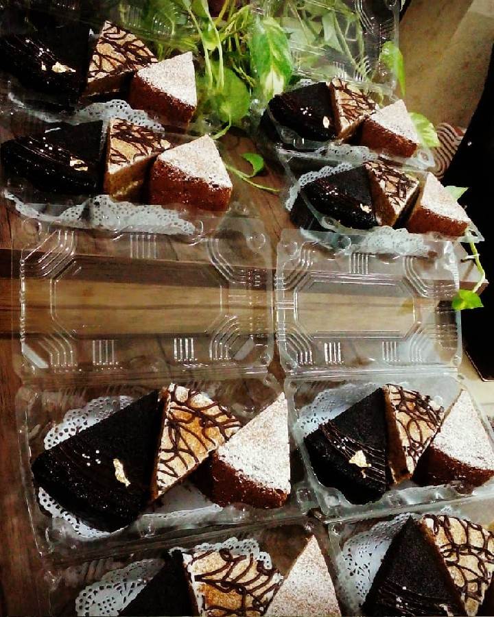 عکس اسلایس کیک شکلاتی 
کیک نسکافه ای
کیک هویج
جهت پذیرایی مجالس 