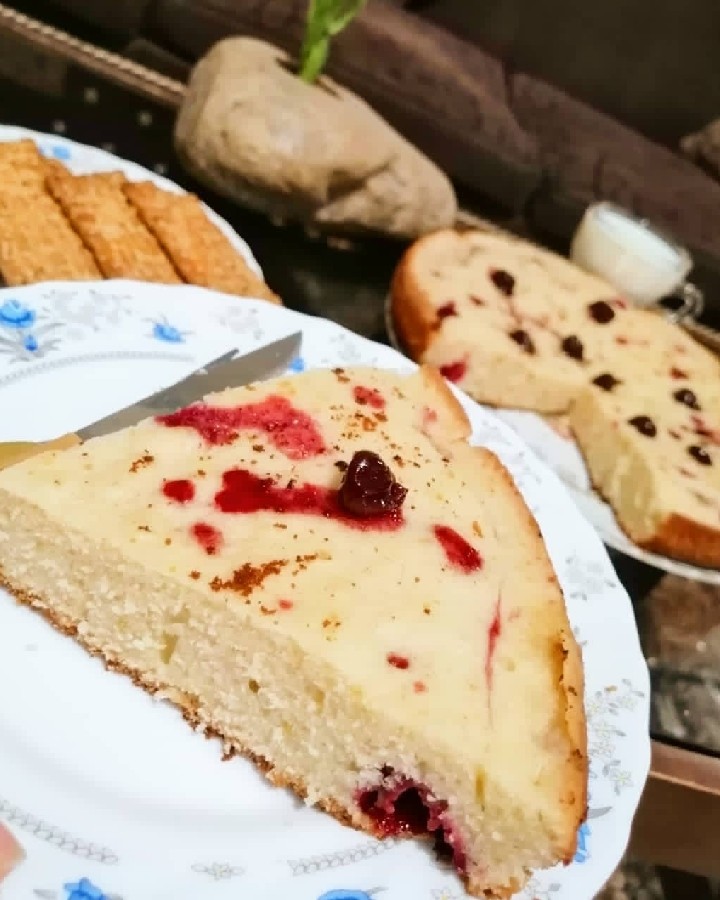 یک کیک ترش و شیرین
برای عصرانه پاییزی
کیک آلبالو