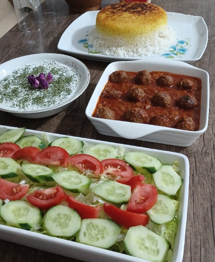 عکس خورشت گوجه بادنجون با گوشت قلقلی
