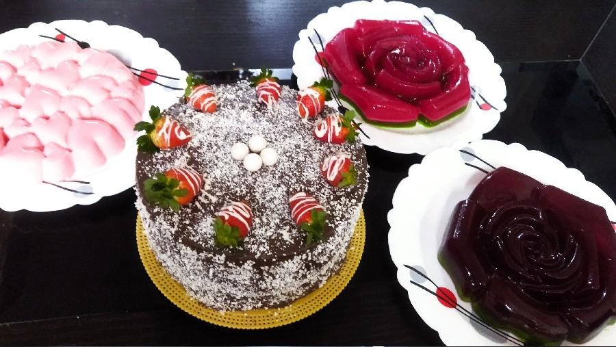 کیک شکلاتی و ژله و پاناکوتا