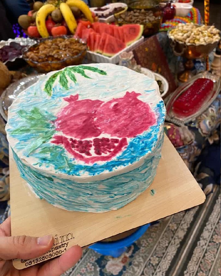 عکس کیک یلدایی با متد نقاشی با خامه