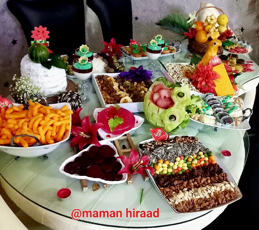 عکس میز شب یلدا فصل سپید شیرینی رو براتون آرزو دارم