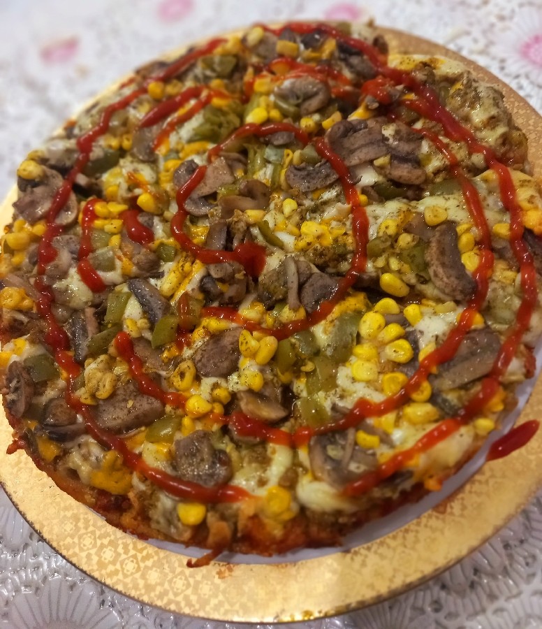 عکس پیتزا قارچ و گوشت و قارچ و مرغ