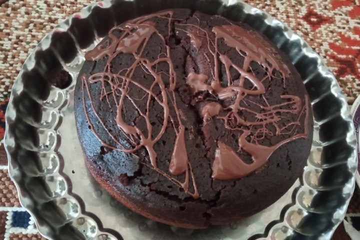 کیک شکلاتی با رویه شکلاتی