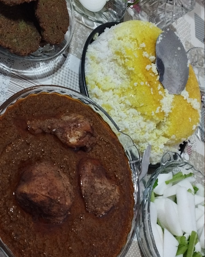 عکس فسنجون رشتی وکوکو عدس