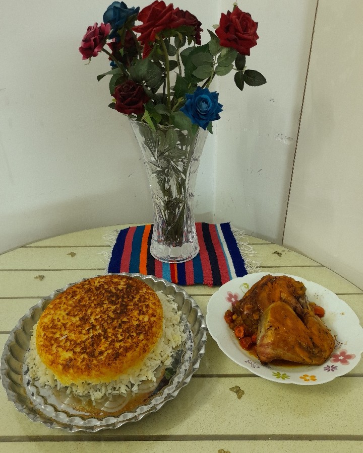 عکس مرغ بریون در فر و برنج و ته دیگ زعفرانی(ورق بزنید)