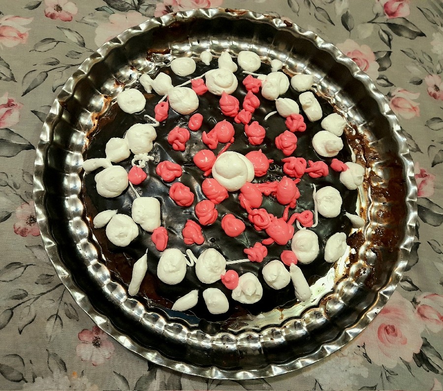 کیک شکلاتی به مناسبت عید ولادت حضرت زهرا
اللهم صل علی محمد و ال محمد و عجل فرجهم
خانوما عیدتان مبارک.
