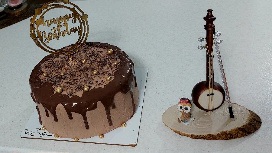 عکس کیک شکلاتی اسفنجی تولد 