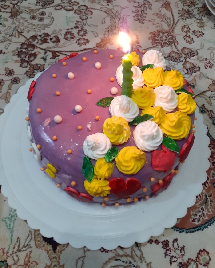 کیک تولد با روکش خامه پاستیلی