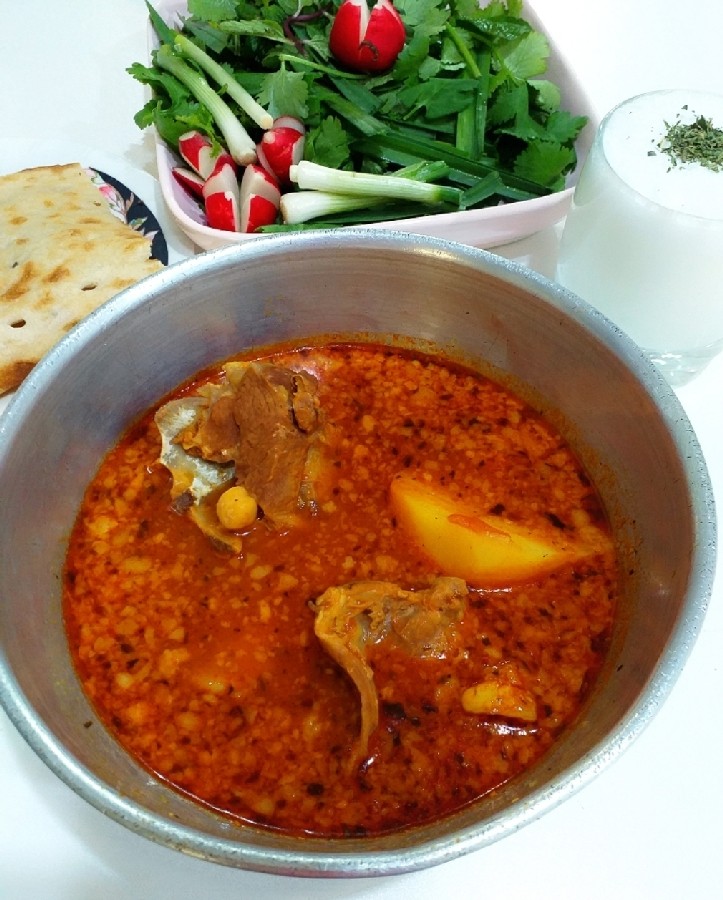 عکس آبگوشت فقط تو ظرف روحی خوردن داره.