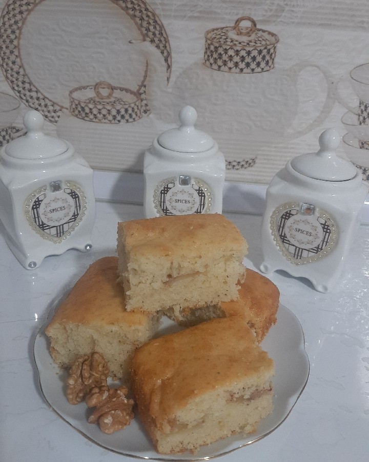عکس کیک سیب 
ی کیک خوشمزه برای افطار  خوش بافت با دستور #فرشته  عالیه بنظرم..