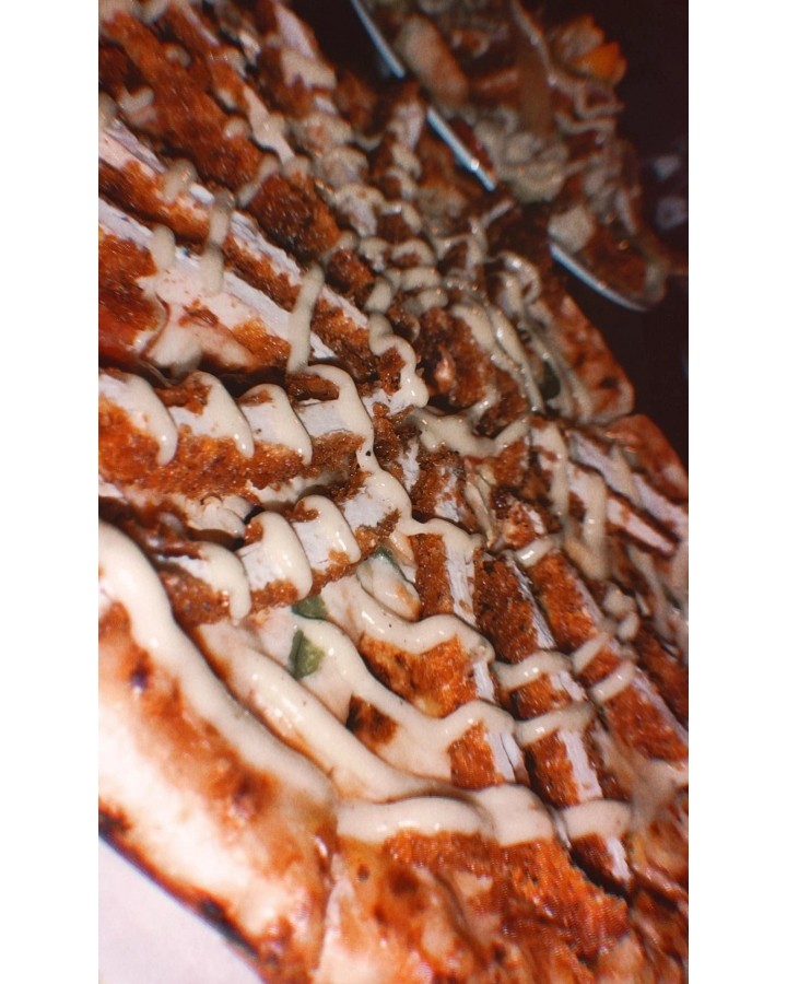 پیتزا مرغ سوخاری با سالاد سزار 