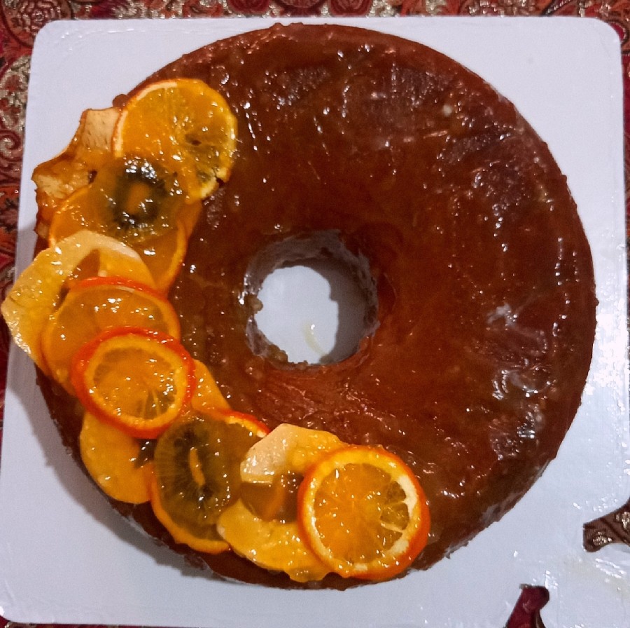 کیک میوه خشک با سس بریلو