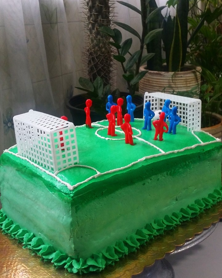 عکس کیک تولد زمین فوتبال