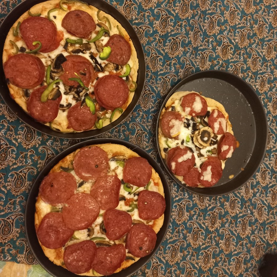 پیتزا پپرونی 