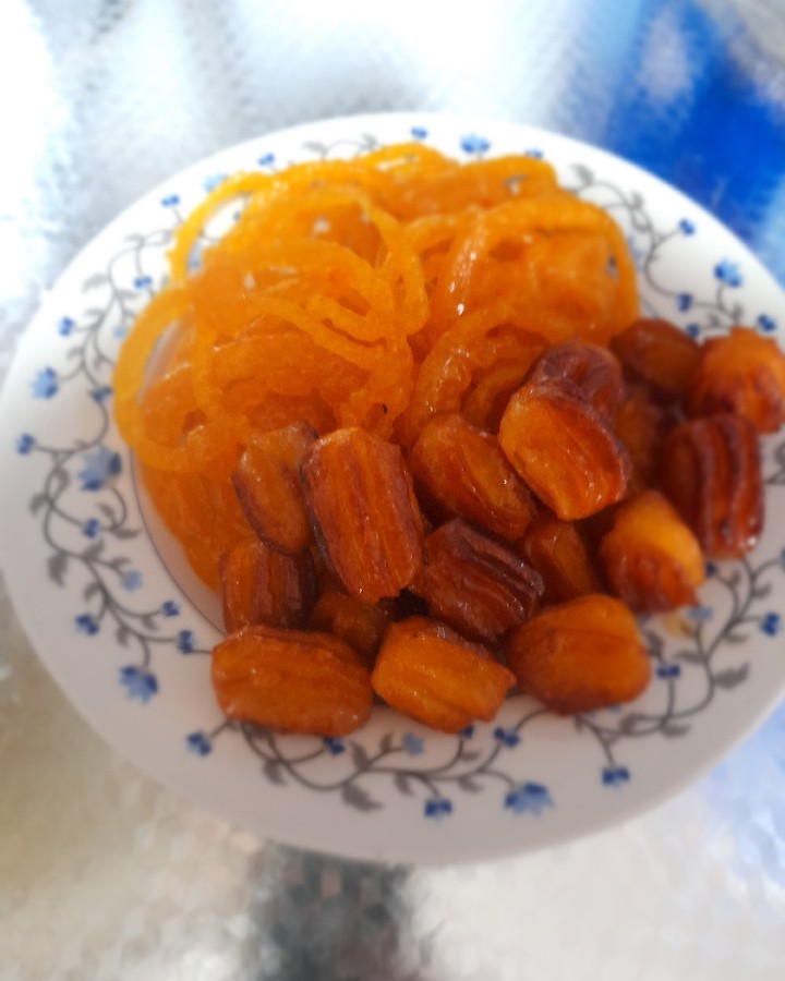 عکس دوستای خوبم طاعات و عبادت قبول زولبیا وبامیه خانگی برای افطارمون ?