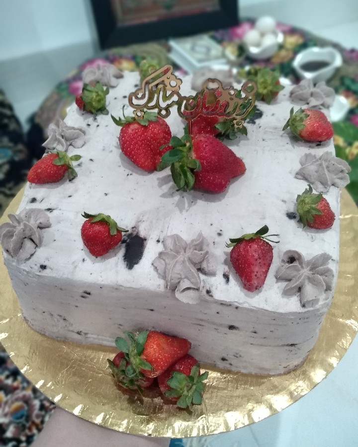 عکس کیک موکا چینو

با روکش خامه شکلاتی

و با فیلینگ موز و گردو 
