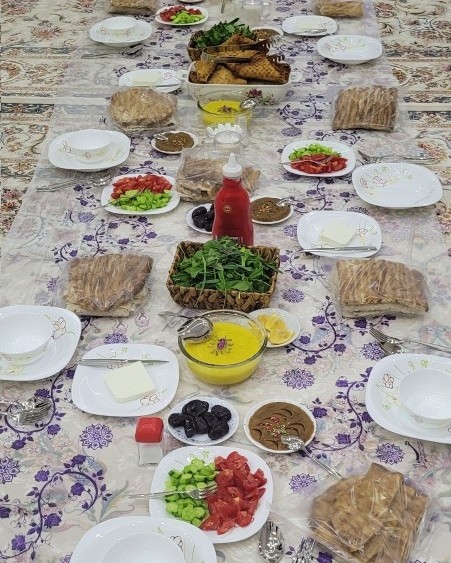بماند به یادگار از افطار ۱۷ رمضان در کنار خانواده ی عزیزم 