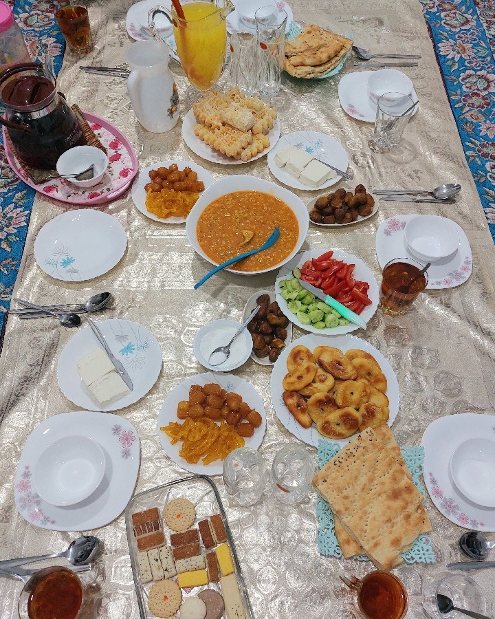 سفره افطار آخرين روز ماه رمضون عید فطر مبارک