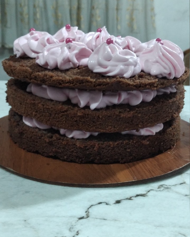 کیک شکلاتی فوری (خامه ای ) 
#عید سعید فطر 
#گل #نرگسیها
