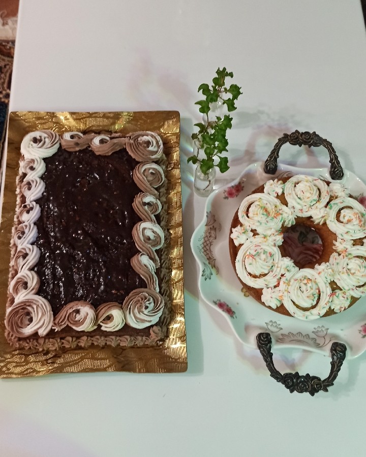 عکس  قرار گروهی گل نرگسی ها کیک شکلاتی فوری و کیک هویج با رسپی فوق‌العاده خوشمزه استاد سراجی.