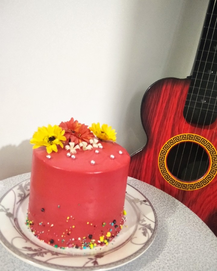 قرار گروهی کیک خامه ای رنگی