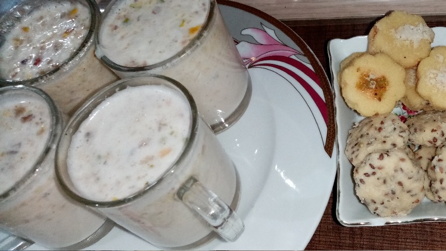 شیر موز با مغزیجات
شیرکاکائو
شیر موز مخصوص با نارگیل