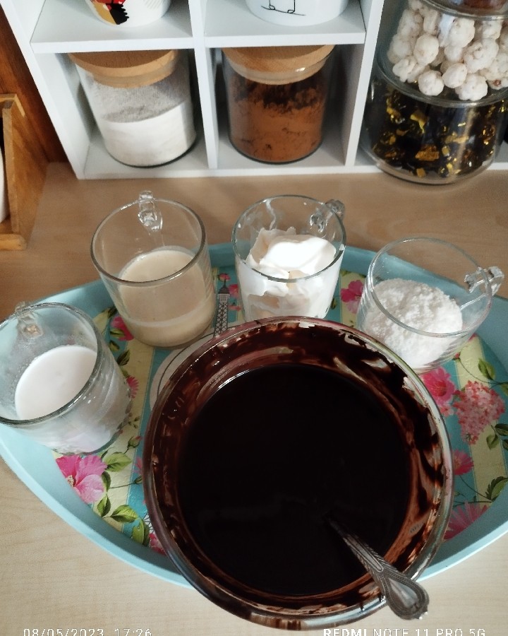 عکس بستنی نارگیلی با روکش شکلات