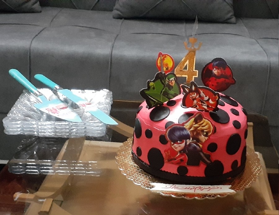 کیک تولد
