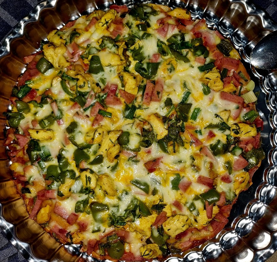 عکس پیتزا مرغ و پیازچه