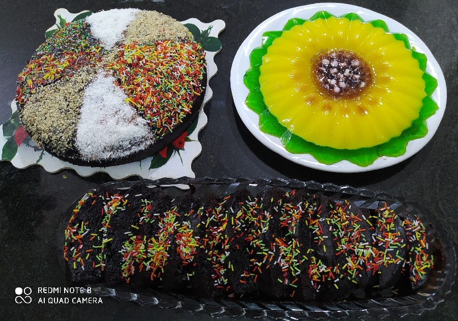 کیک ساده کاکائویی 
ژله ی آفتابگردان 
کیک لیوانی برش خورده
#دورهمی ـخواهرانه??