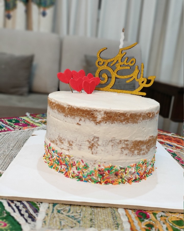 یه کیک تولد ساده ولی شیک?