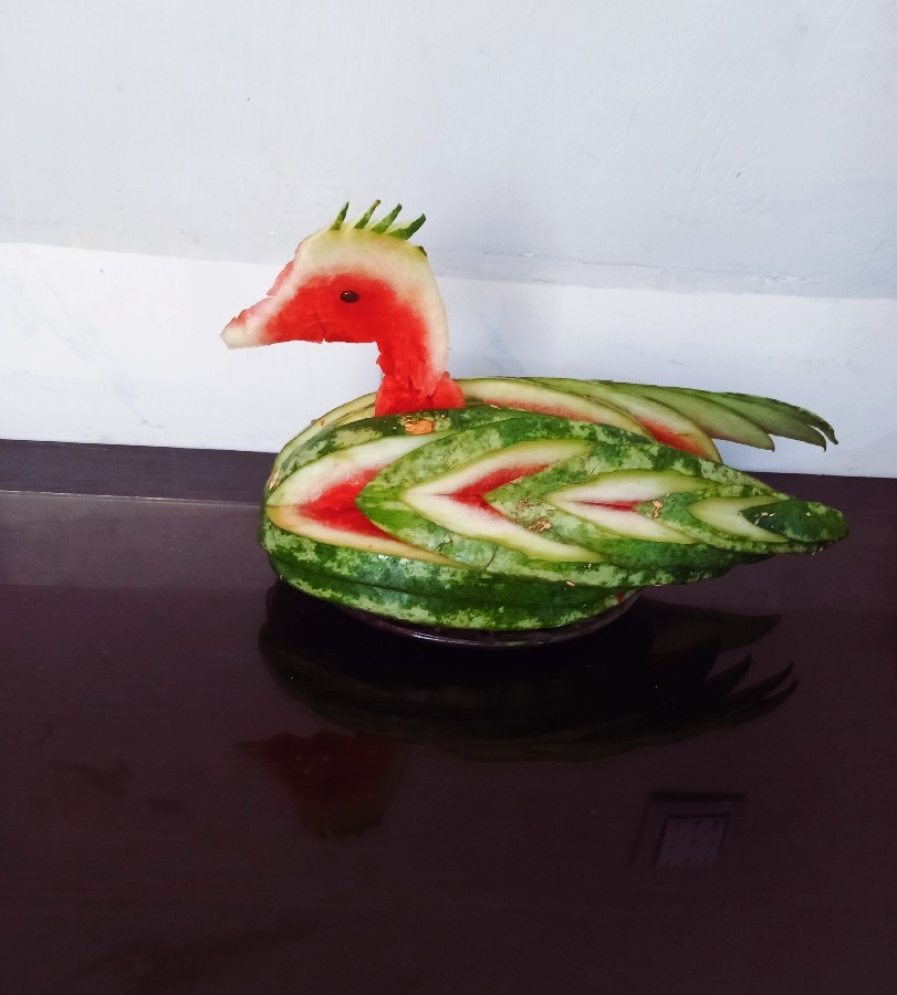 تزیین هندوانه به شکل پرنده
