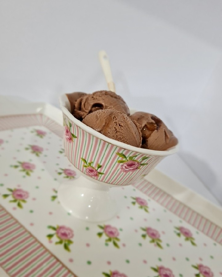 بستنی شکلاتی
با دستور  استاد سراجی