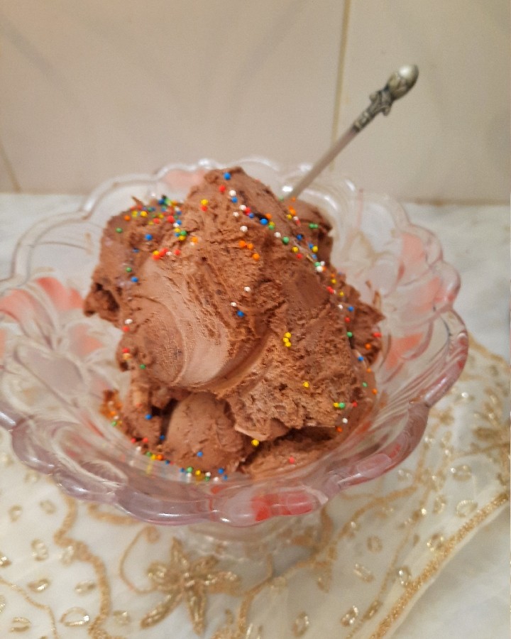 بستنی شکلاتی 
استاد سراجی