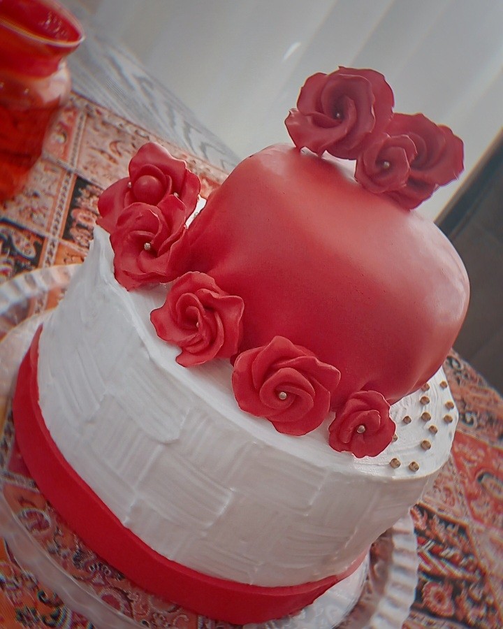 عکس کیک تولد با تزیین گل رز