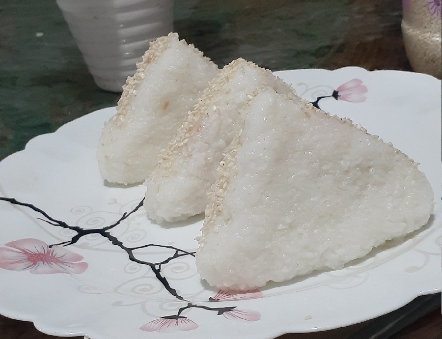 عکس اونیگیری یا کوفته برنجی ژاپنی