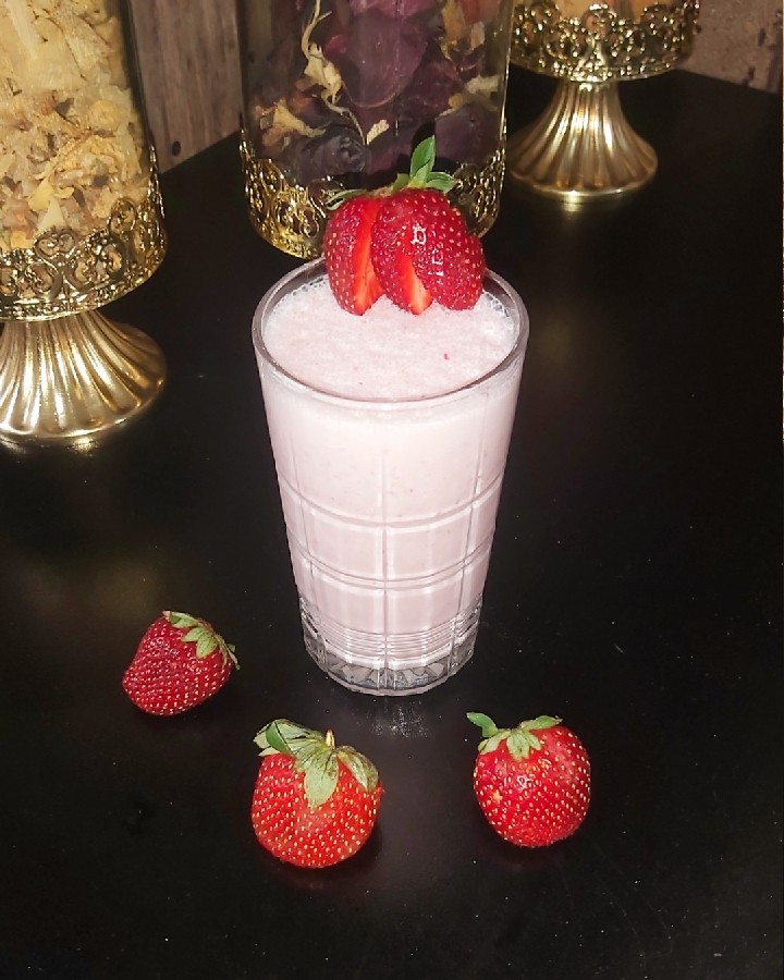 اسموتی توت فرنگی