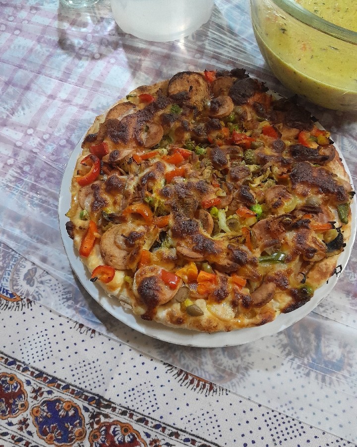 پیتزا پپرونی، پیتزا مرغ ، پیتزا با مخلوط سوسیس و مرغ
