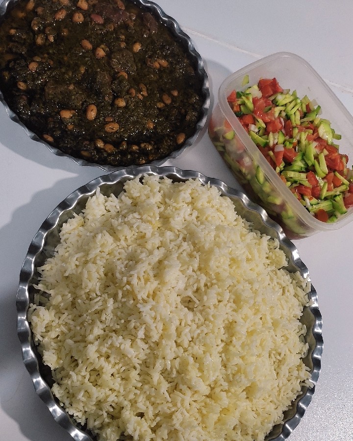 قرمه سبزی 
با سالاد شیرازی میچسبه