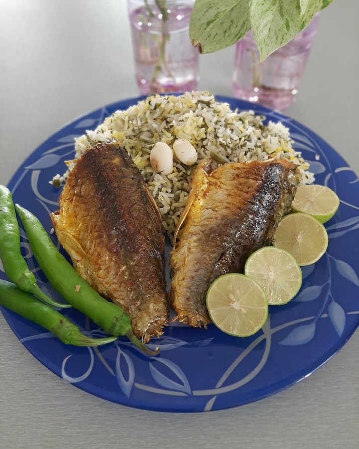 سبزی پلو ماهی  پلویی که بدون روغن پخته شده  ماهی با کمترین روغن سرخ و پخته شده 