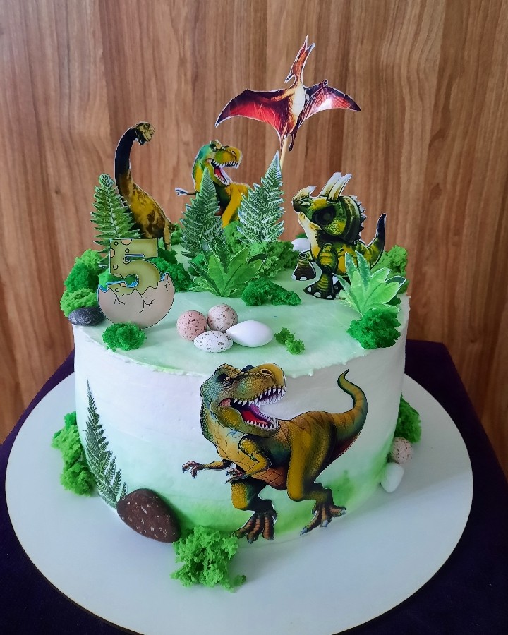 کیک با تم دایناسورها یه کیک شاد و جذاب