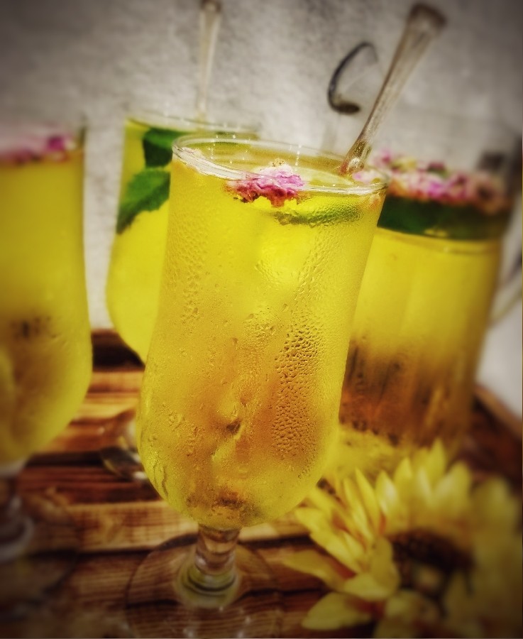 شربت نسترن کاسنی زعفرانی