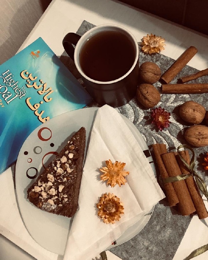 کیک دارچینی وگردو با چایی دارچین