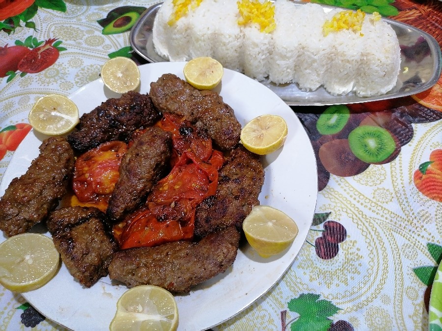 عکس برنج قالبی با کباب تابه ای