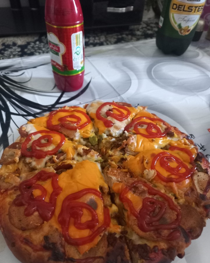 عکس پیتزا با پنیر فراوون??????????
